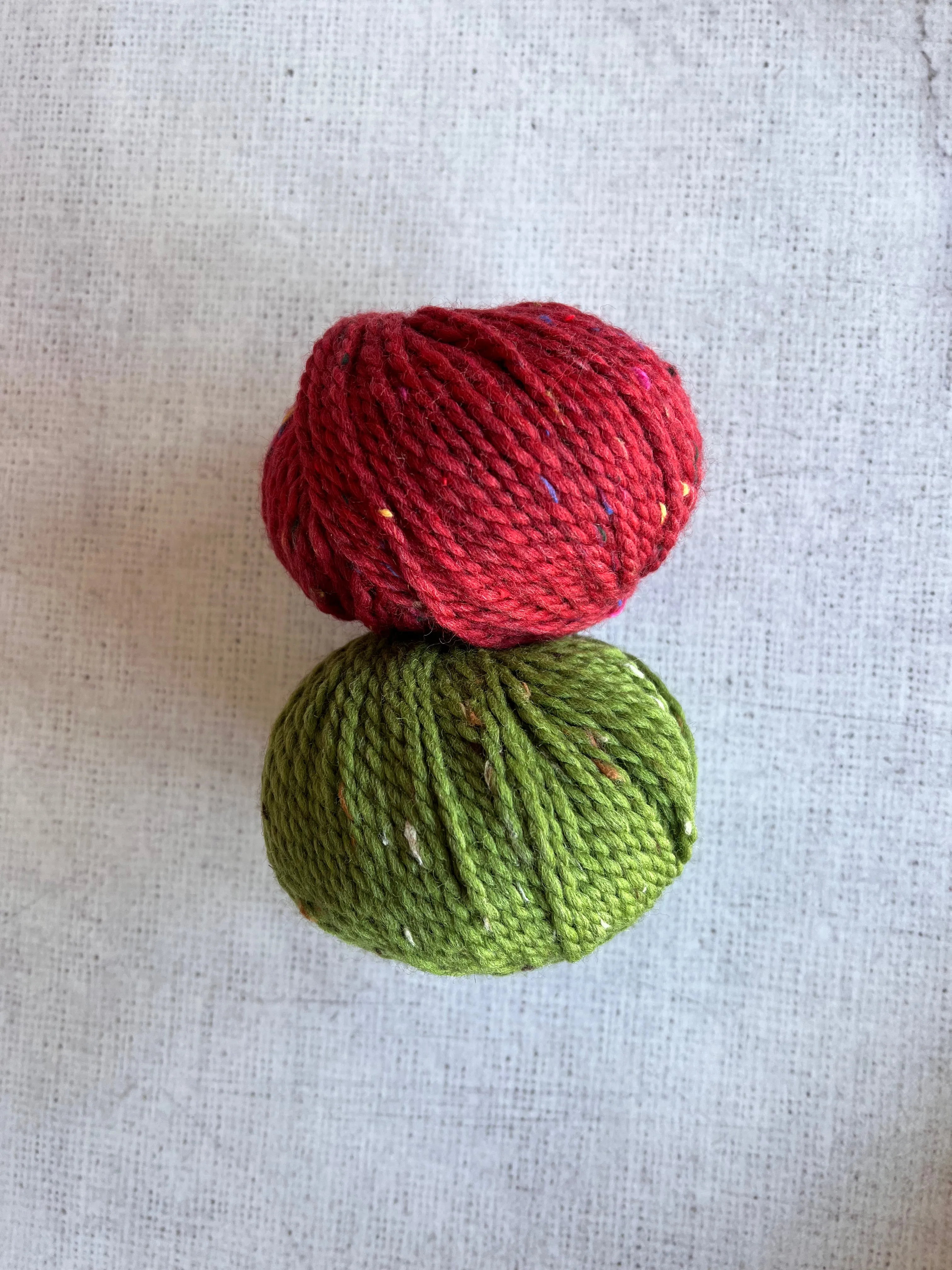 Knitting Kit: In The Round Cowl in BC Garn Hamelton Tweed 2 Chunky GOTS certified organic yarn
