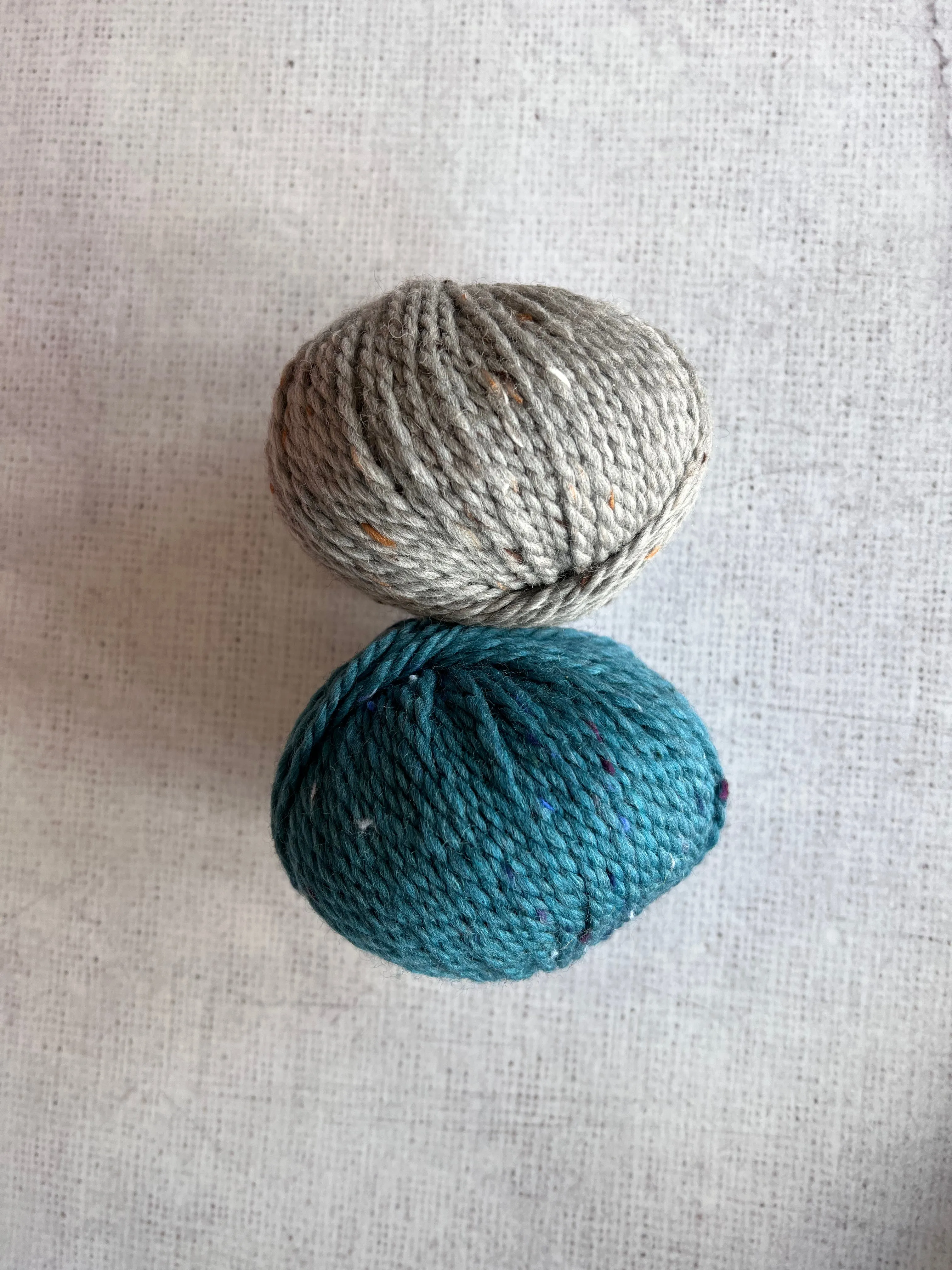 Knitting Kit: In The Round Cowl in BC Garn Hamelton Tweed 2 Chunky GOTS certified organic yarn